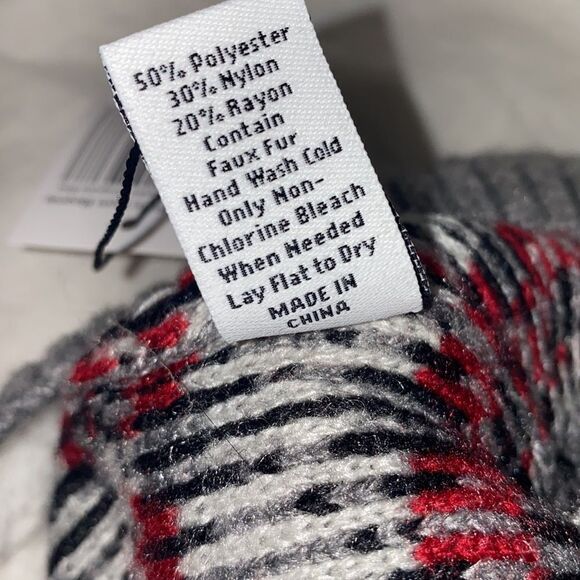 VERA BRADLEY Jacquard Pom Pom Beanie in Playful Penguins-NWT - Picture 4 of 5